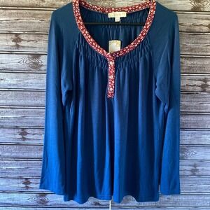 Weekend Suzanne Betro Women's Long-Sleeved‎ Henley Top Size L Blue Smocked NWT